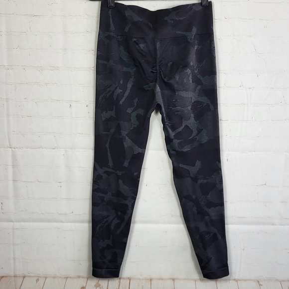 Gymshark Black Camo Leggings - Picture 4 of 13